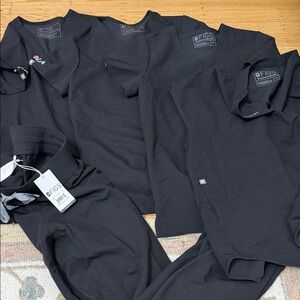 FIGS Bundle of Black scrubs x4 tops, 1 Livingston bottom